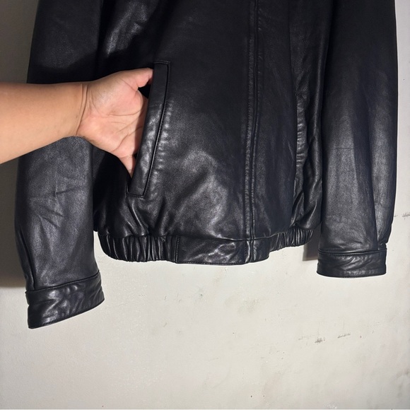 Covington Men's Classic Black Bomber Jacket - Picture 5 of 16